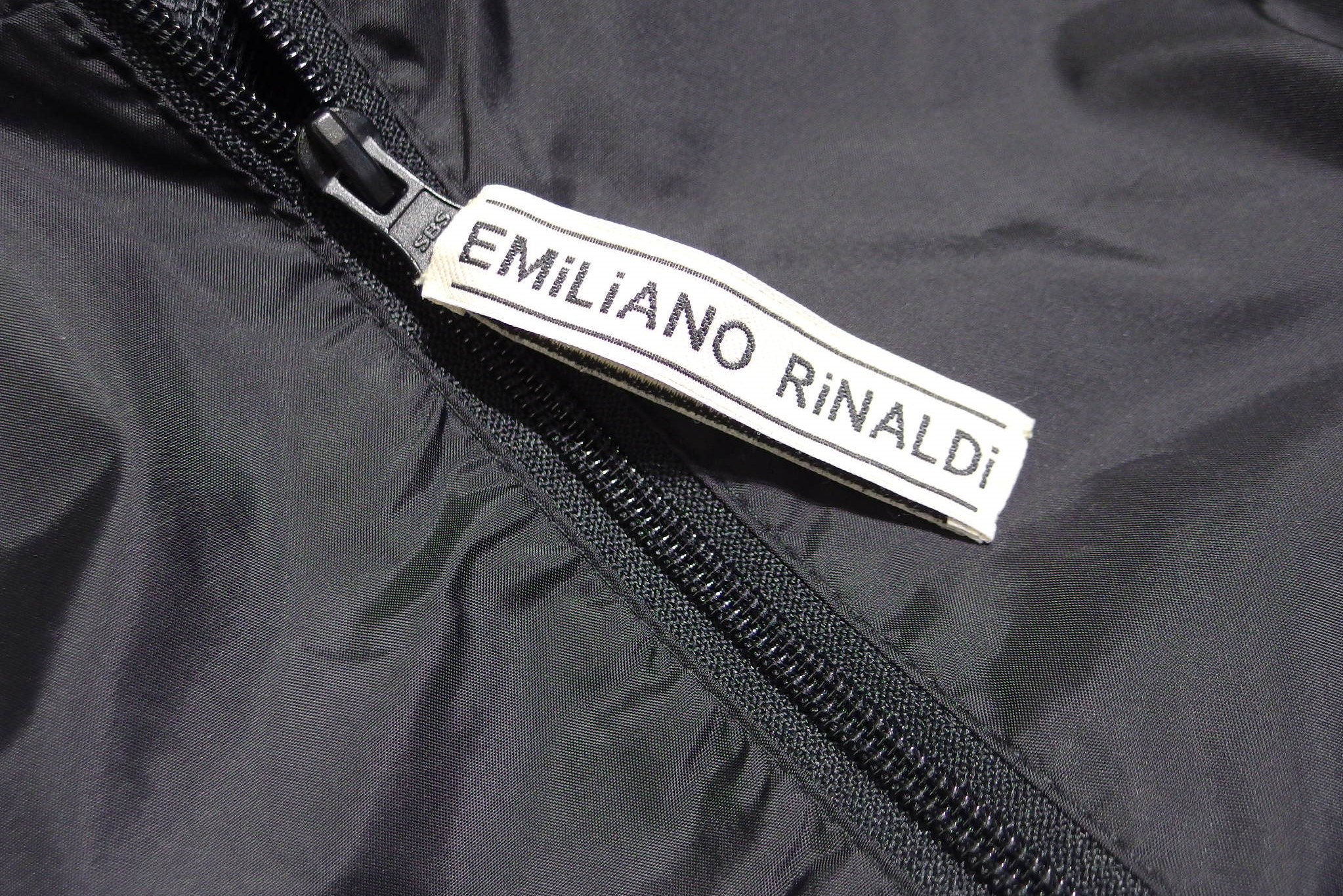 EMiLiANO RiNALDi(エミリアーノ リナルディ)ノスタルジックな洋服 